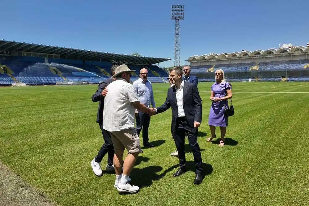 Gradski stadion konačno ima teren, Mujović: Ubrzo krećemo i sa renoviranjem istočne tribine