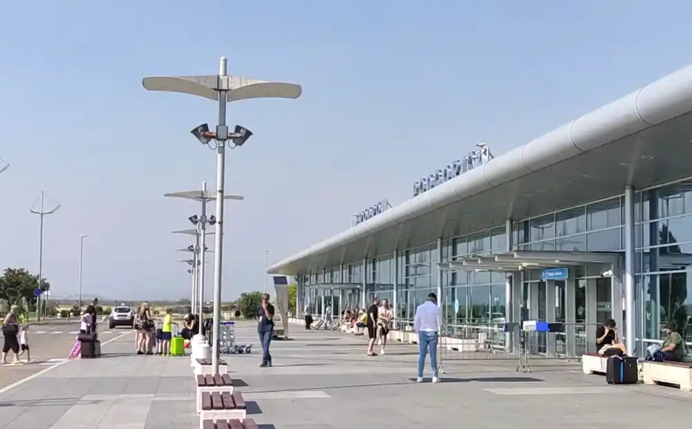 Hapšenje na aerodromu: Lisice na ruke Rusu koji je falsifikovao pasoš!