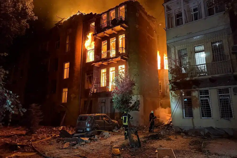 Jedna osoba poginula, 14 povrijeđenih u noćnom ruskom napadu na ukrajinsku Odesu