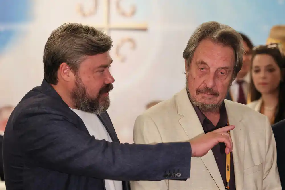 Maskov otac kaže da je sukob njegovog sina i Trampa rezultat stresa i da mora prestati
