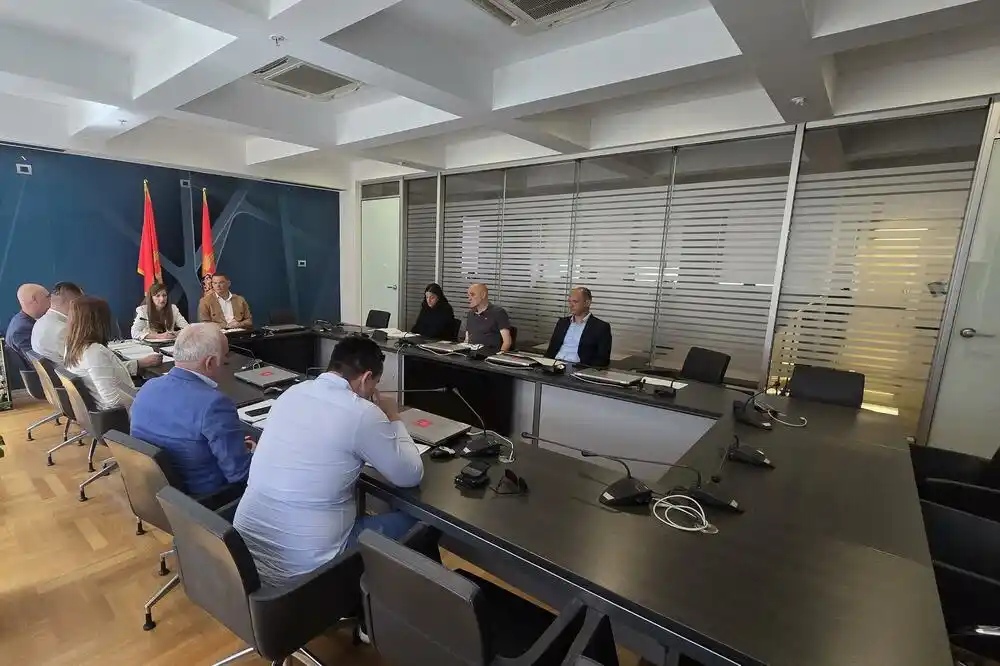Ministastvo: Očekuje se da bi cijene nafte mogle rasti, snabdijevanje naftnim derivatima u ovom trenutku nije ugroženo