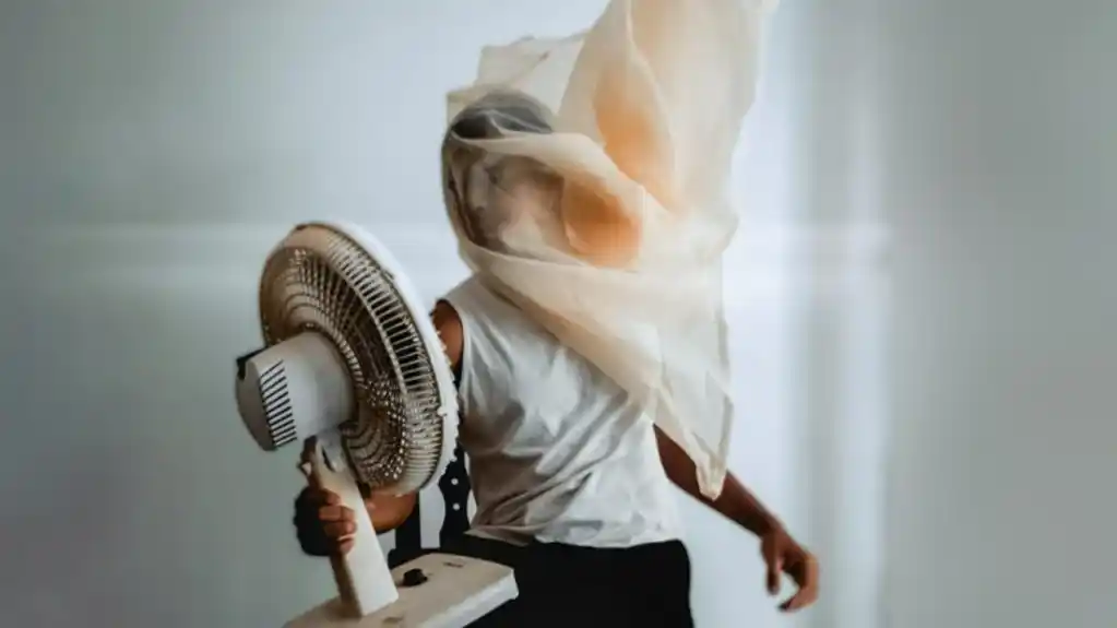 Mnogi POGREŠNO koriste ventilator: ‘Ovako može POBOLJŠATI  hlađenje prostora bez klime’