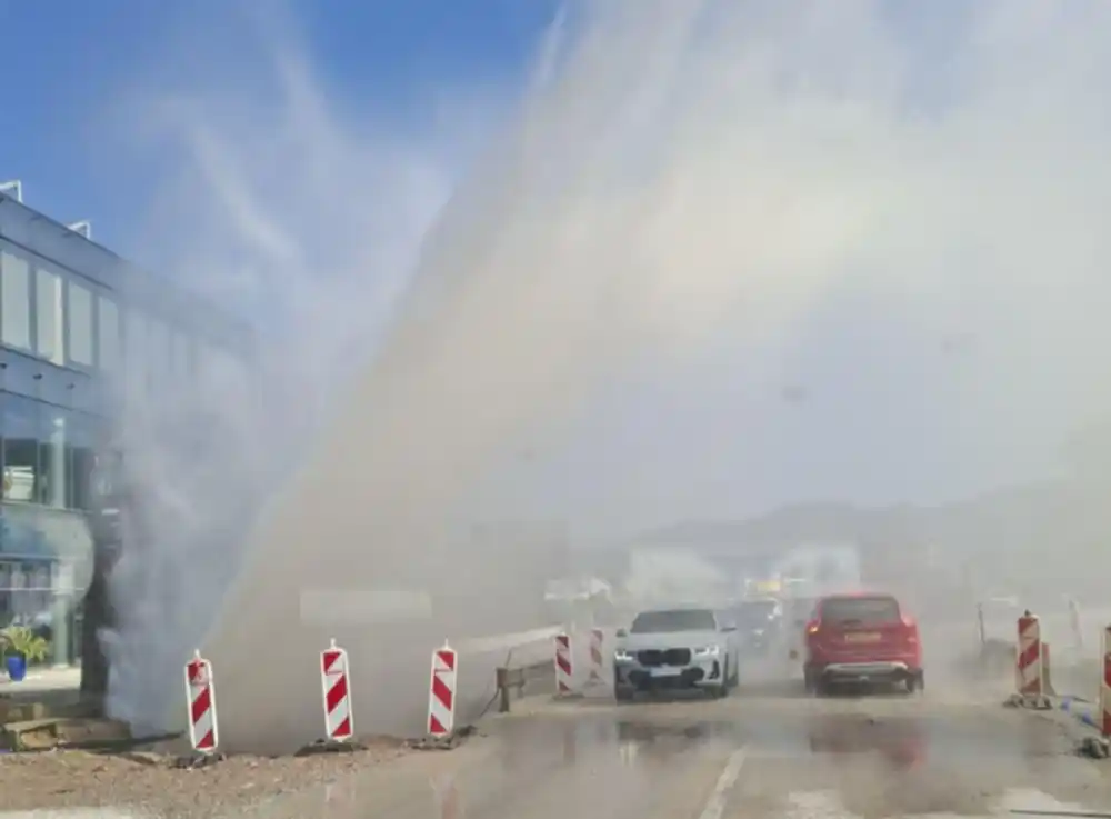 Opet pukla cijev na putu Budva-Tivat
