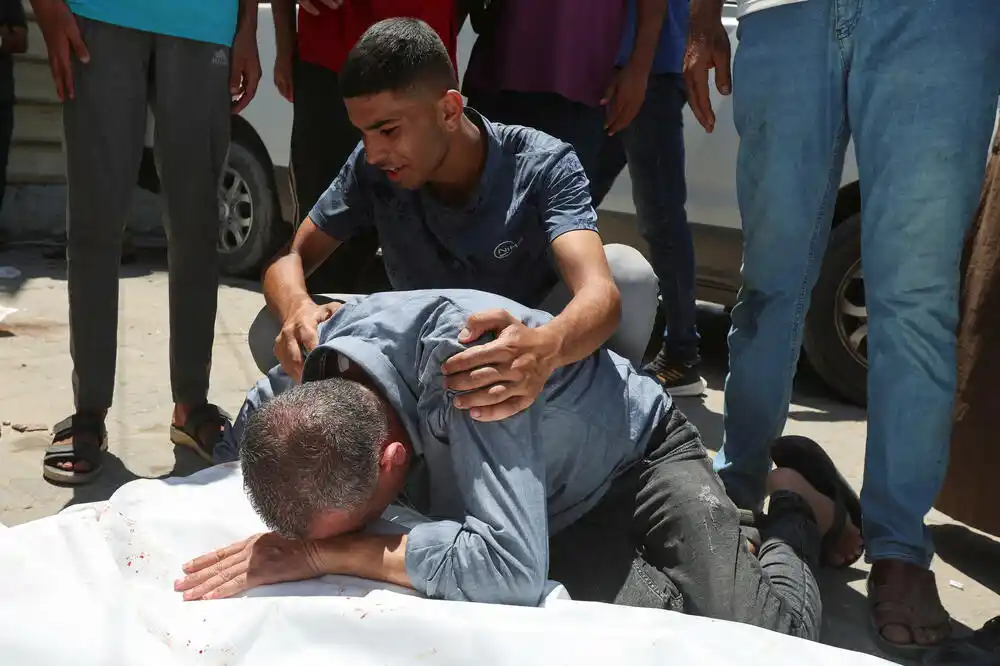 Osamnaest mrtvih, među kojima i dijete, u izraelskom napadu na palestinske policajce u Gazi koji su dijelili namirnice