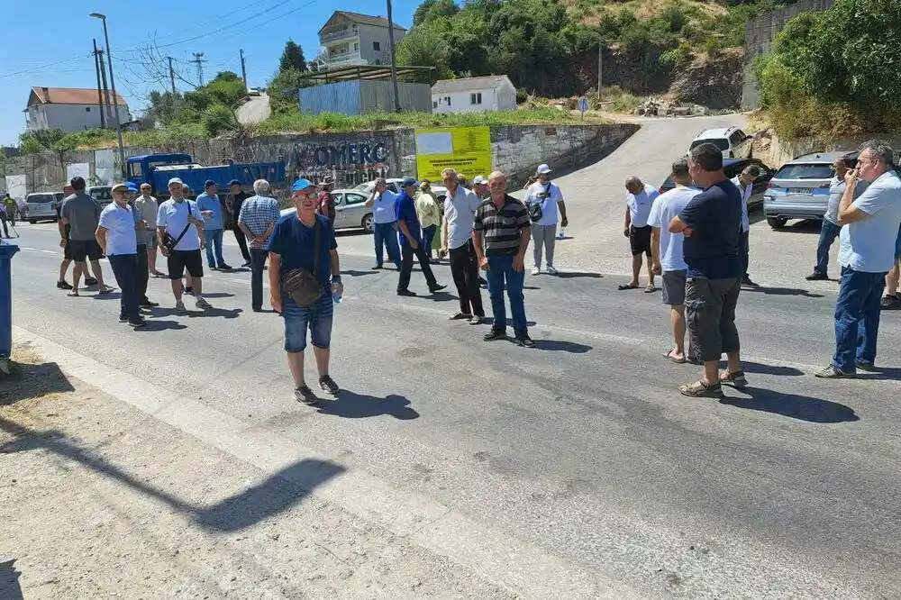 Po 350 eura bivšim radnicima Solane „Bajo Sekulić“ , pare im se duguju deset i više godina