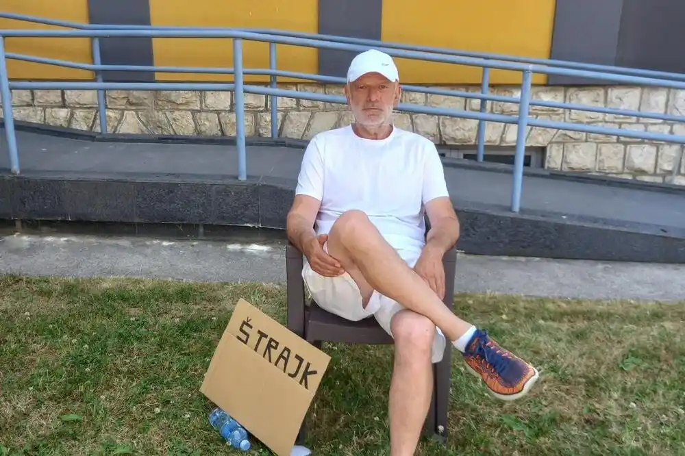 Počeo štrajk glađu ispred zgrade Rudnika uglja, više od 23 godine ne može da nađe posao
