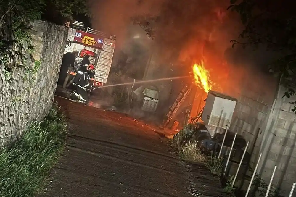 Požar u garažama u nikšićkoj Župi pričinio veću materijalnu štetu