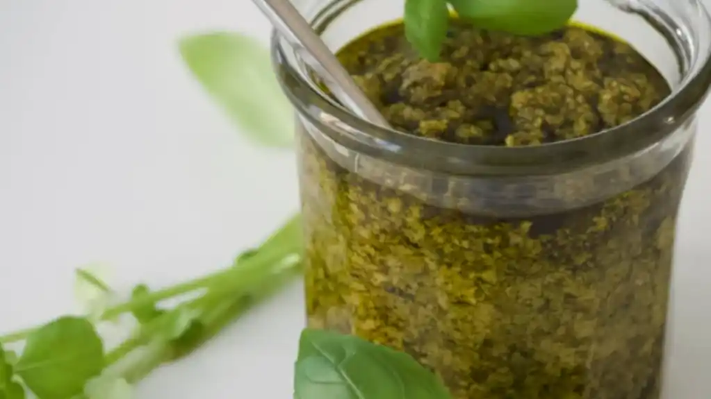 Sa ovim DOMAČIM pesto sosom jela postaju još UKUSNIJA – Pripremite ga u nekoliko jednostavnih koraka