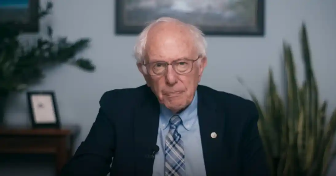 Sanders: Ponovo lažu narod u Americi, kao što je bio slučaj tokom invazije na Irak 2003. godine
