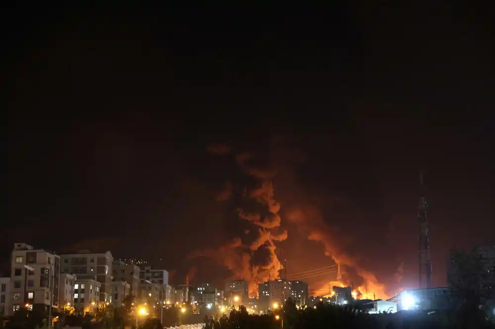 Saudijska Arabija između dvije vatre