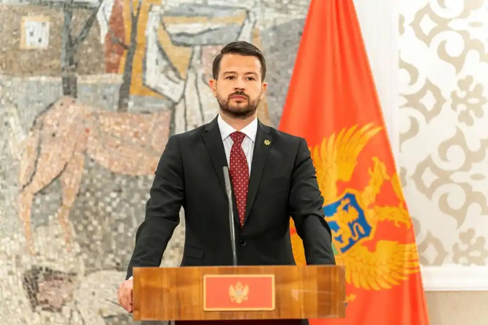 Služba Predsjednika Crne Gore planira kupovinu dva vozila za službene delegacije, za šta je predviđeno 40.000 eura