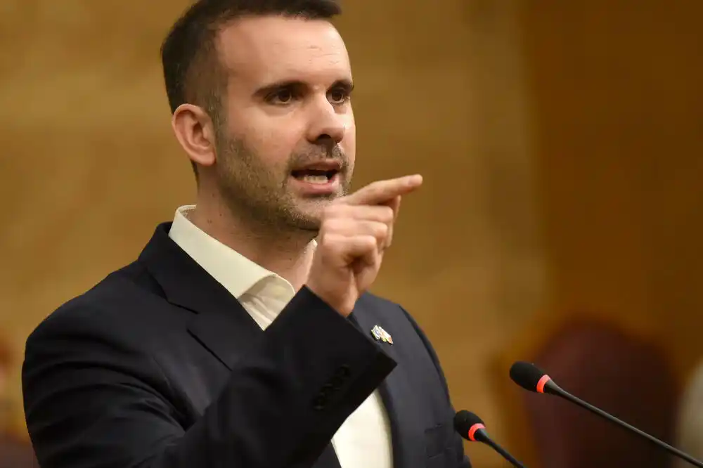 Spajić opet „preskače“ premijerski sat