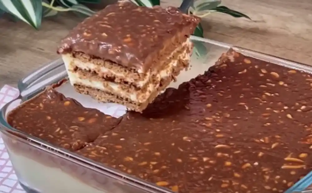 Sprema se za bukvalno 5 minuta: Recept za brzi i sočni kolač koji je savršen za ljeto