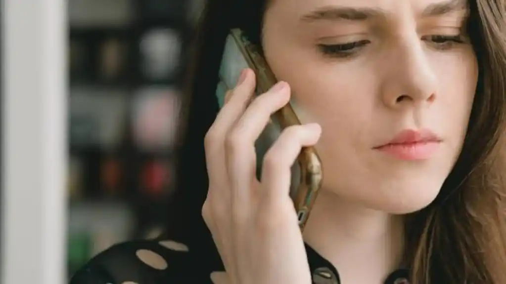 SUMNJATE da vam neko prisluškuje mobilni uređaj? Obratite pažnju na ove znakove