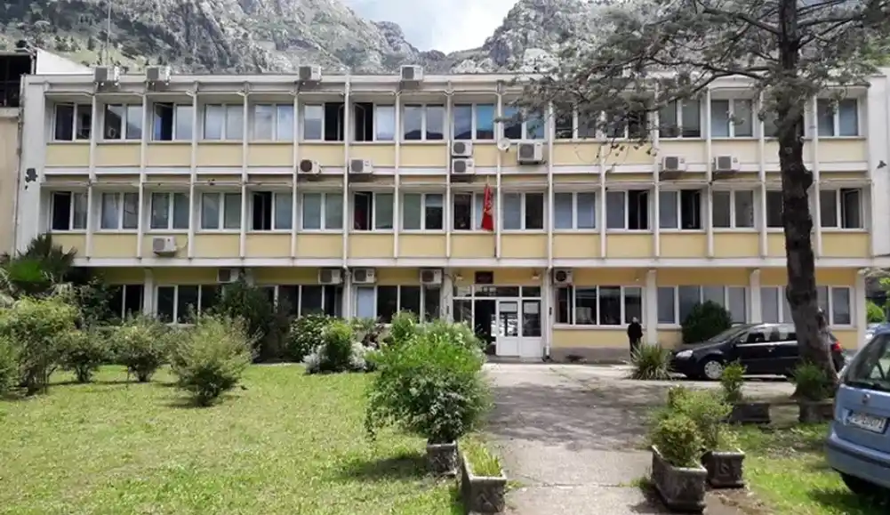 Tužilaštvo istražuje smrt Novosađanke tokom parasejlinga u Budvi