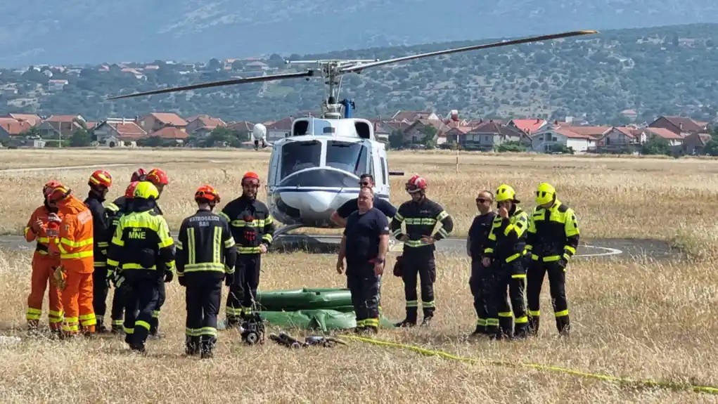 U Podgorici realizovana obuka i pokazna vježba „Gašenje požara na otvorenom prostoru uz upotrebu vazduhoplova“
