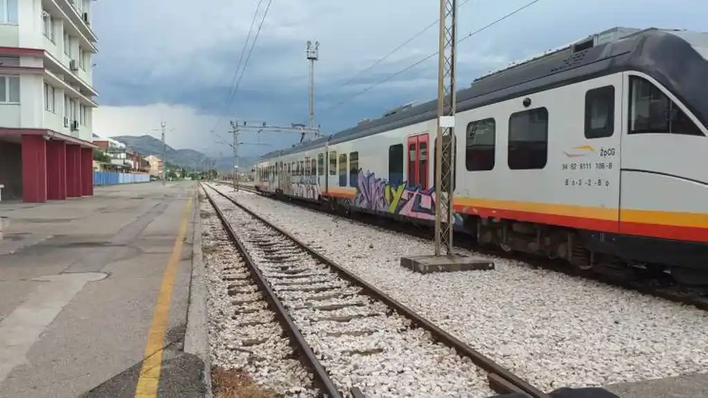 Željeznički saobraćaj ka Srbiji OBUSTAVLJENI:  Vozovi saobraćaju samo do Bijelog Polja