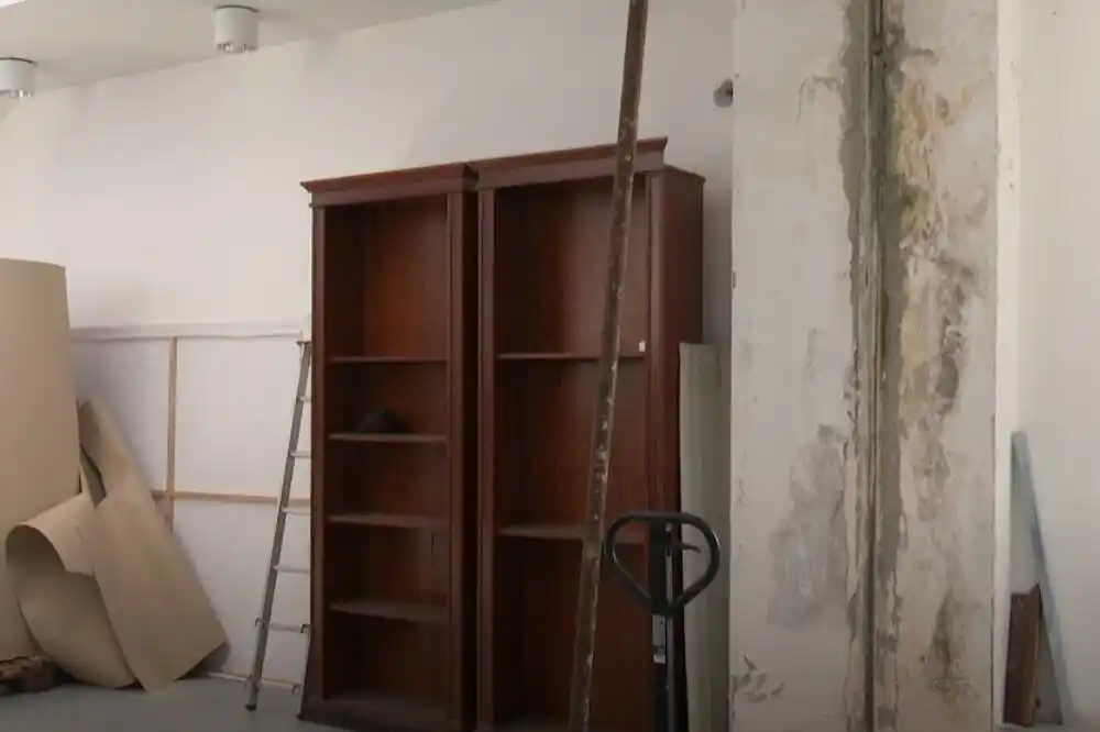 Zgrada FLU na Cetinju ide u rekonstrukciju nakon samo pet godina korišćenja: Prokišnjava, tamne mrlje po zidovima…