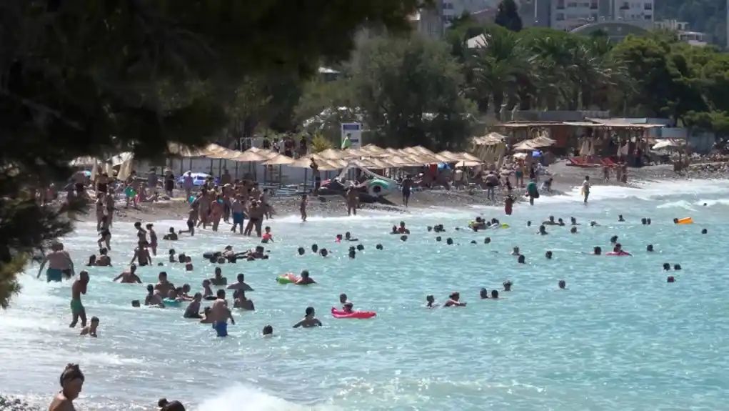 Bar: U hotelima u julu  BORAVILO 23.090 registrovanih gostiju, u privatnom smještaju 46.538