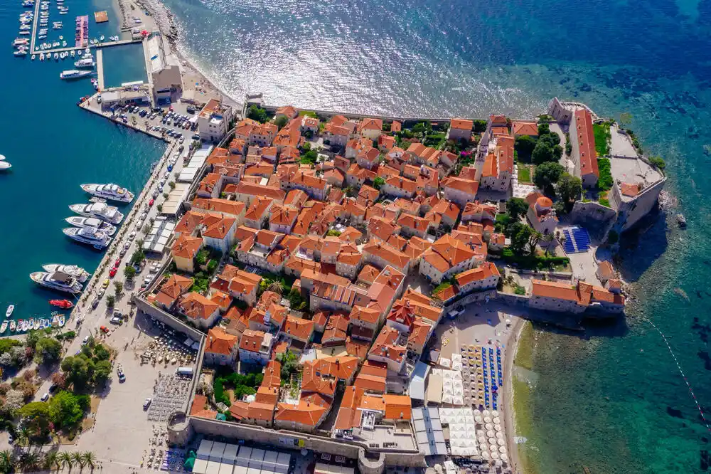 Budva slavi Dan državnosti i rođendan TO