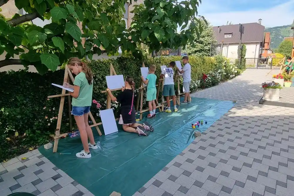 Dječja likovna kolonija u Kolašinu: Umjetnost u rukama najmlađih