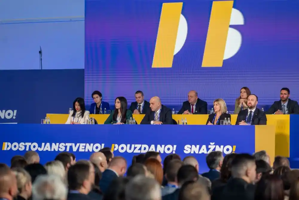 DPS-ovci opet u procjepu: Janović podržao Šćepanovića i rad bezbjednosnog sektora, Živković izašao iz sale