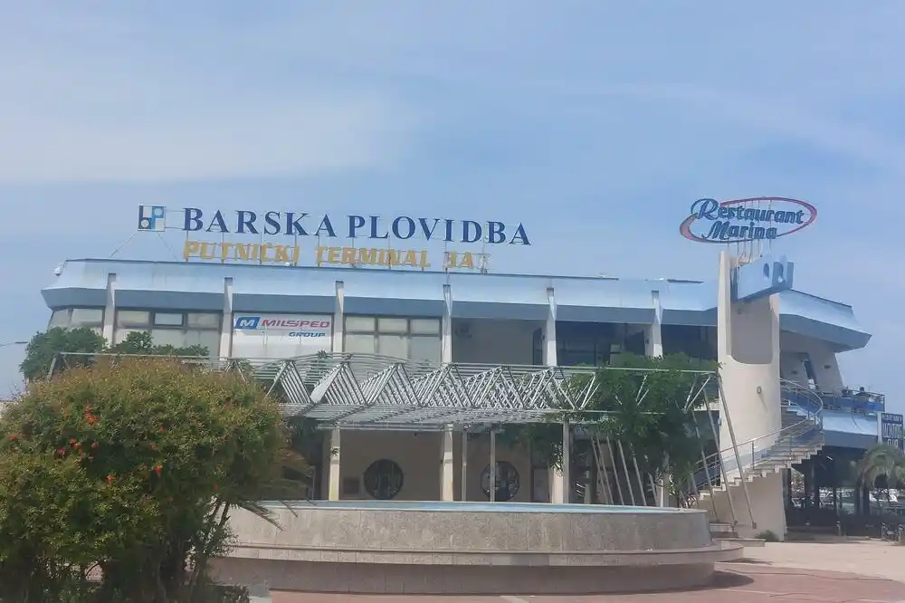Dvije ponude za staru zgradu, novac hitno potreban: Prodaja nekretnine Barske plovidbe spas za kompaniju i brod „Kotor“