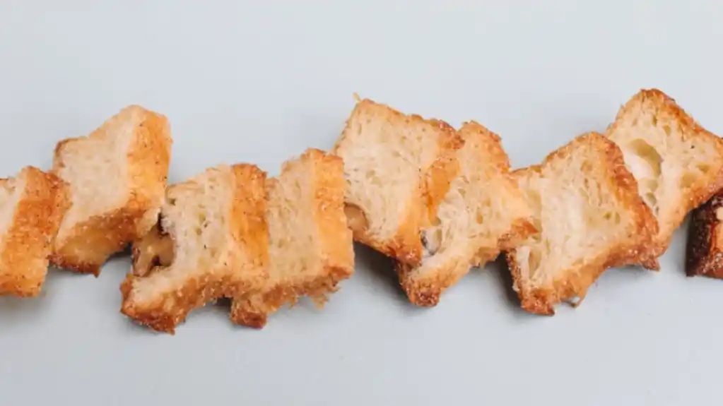 Hljeb vam se OSUŠIO, a niste raspoloženi za tost? Evo kako da ga brzo i lako vratite u SVJEŽE STANJE!