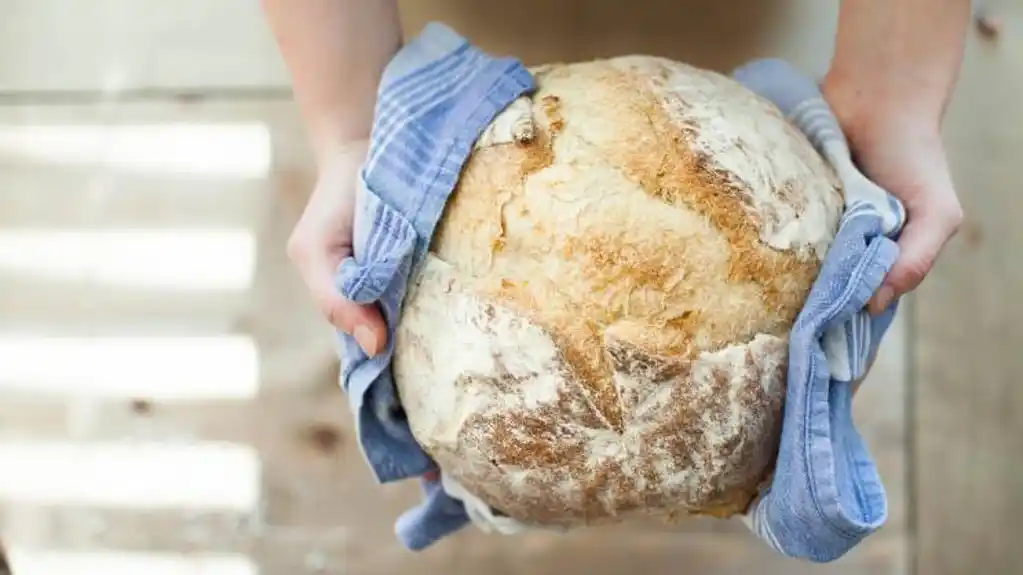 Hrskav spolja, a mekan iznutra –  Recept za DOMAĆI HLJEB koji se ne mijesi