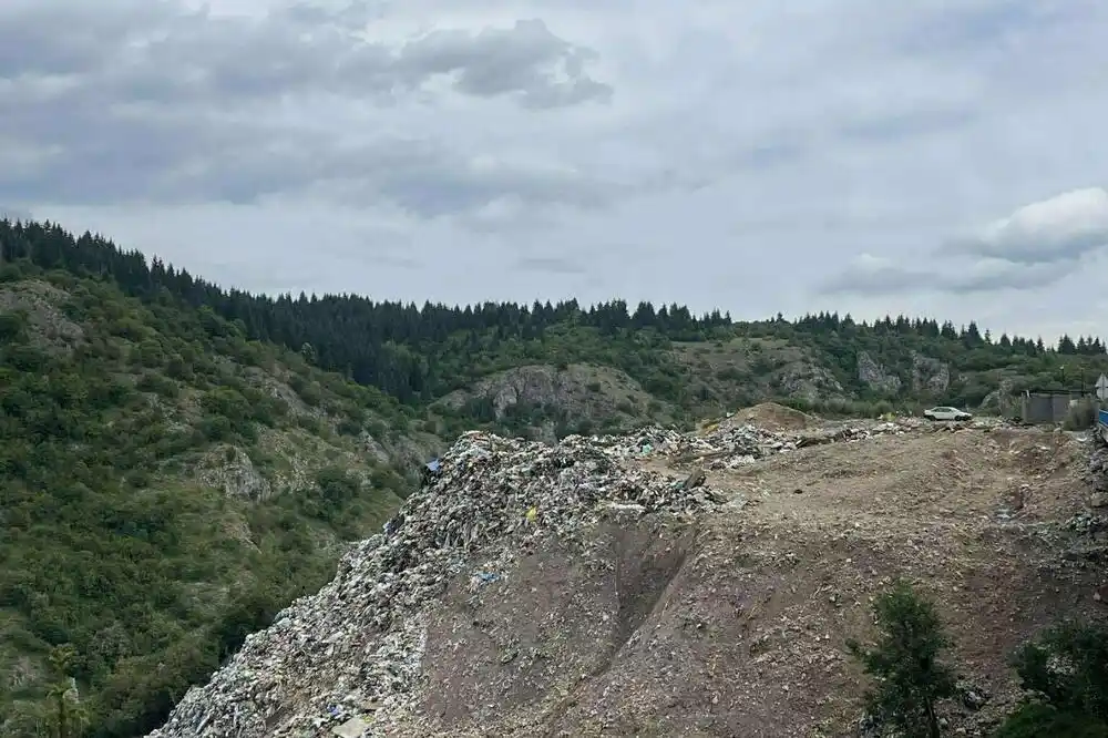 I pored zabrane otpad i dalje na Mostini: Opština Rožaje nema rješenje za potencijalnu ekološku bombu