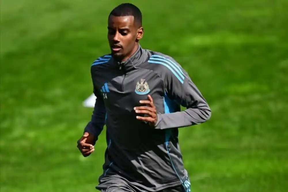 Isak trenira u San Sebastijanu dok čeka transfer u Liverpul