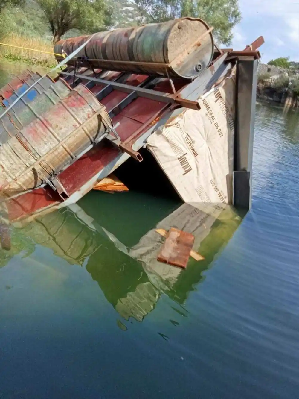 JPNPCG: Prevrnuo se bungalov u Skadarsko jezero, nije došlo do izlivanja ulja i goriva