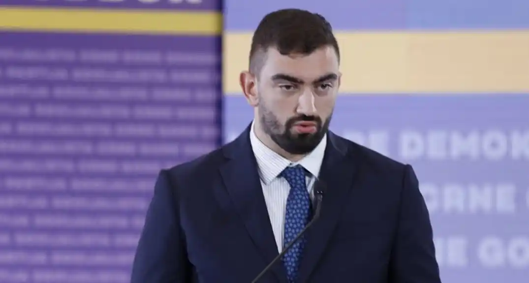 Klikovac: Dva ubistva za tri dana, gdje ste, Demokrate