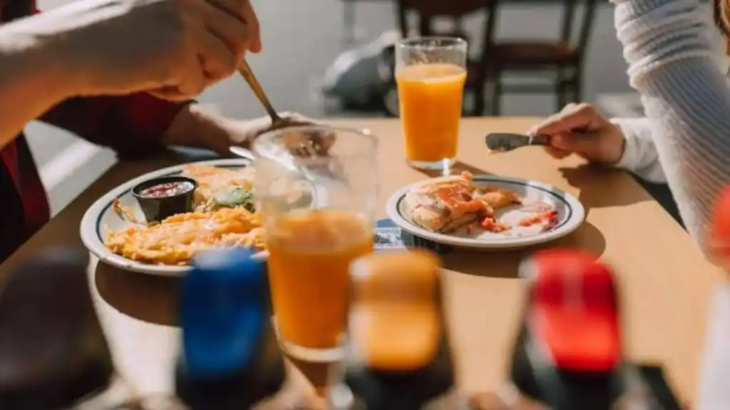 Koje namirnice biste trebali IZBJEGAVATI  jesti tokom VRUĆIH LJETNJIH DANA