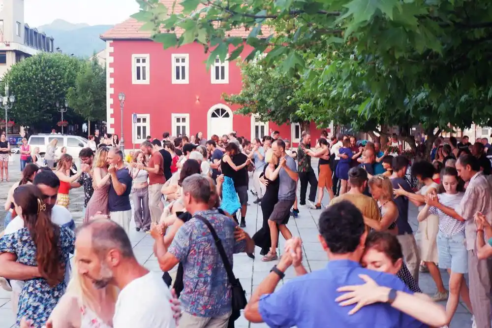 Kolašin postaje tango grad: Skoro 800 plesača iz 50 zemalja dolazi na rekordno izdanje Tango kampa
