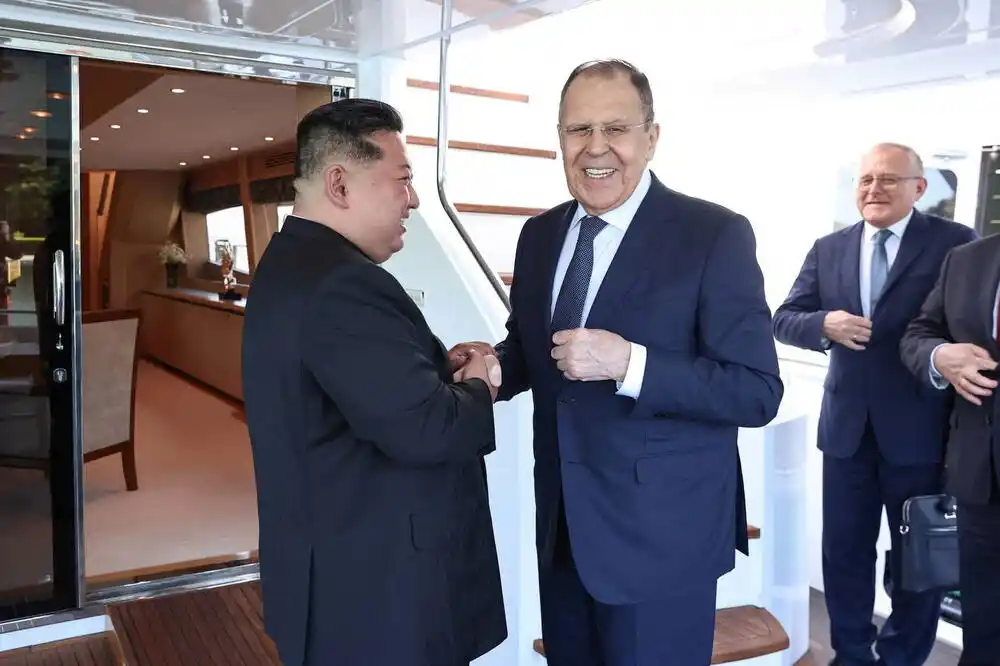 Lavrov u Sjevernoj Koreji: Sastao se sa Kim Džong Unom, rekao da se Putin nada nastavku direktnih kontakata