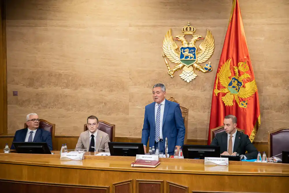 Lekić će moći da se „skriva“ u Skupštini od krivičnog gonjenja: Povratak u klupe rampa za tužioce?