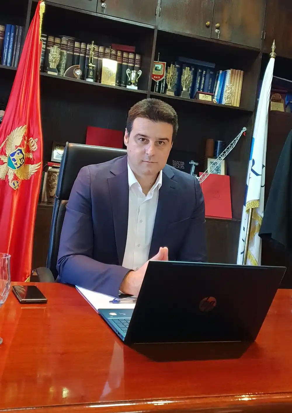Luka Bar se zadužuje, od Vlade ni centa