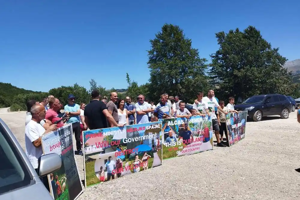 Mještani pivskog sela Brezna u nedjelju organizuju „deblokadu“ puta Nikšić – Šćepan Polje