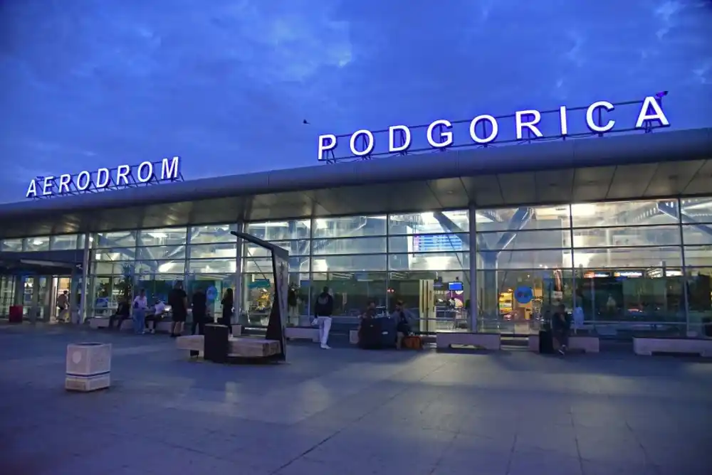 Na podgoričkom aerodromu uhapšena državljanka Turske: Putovala sa falsifikovanim pasošem Irske