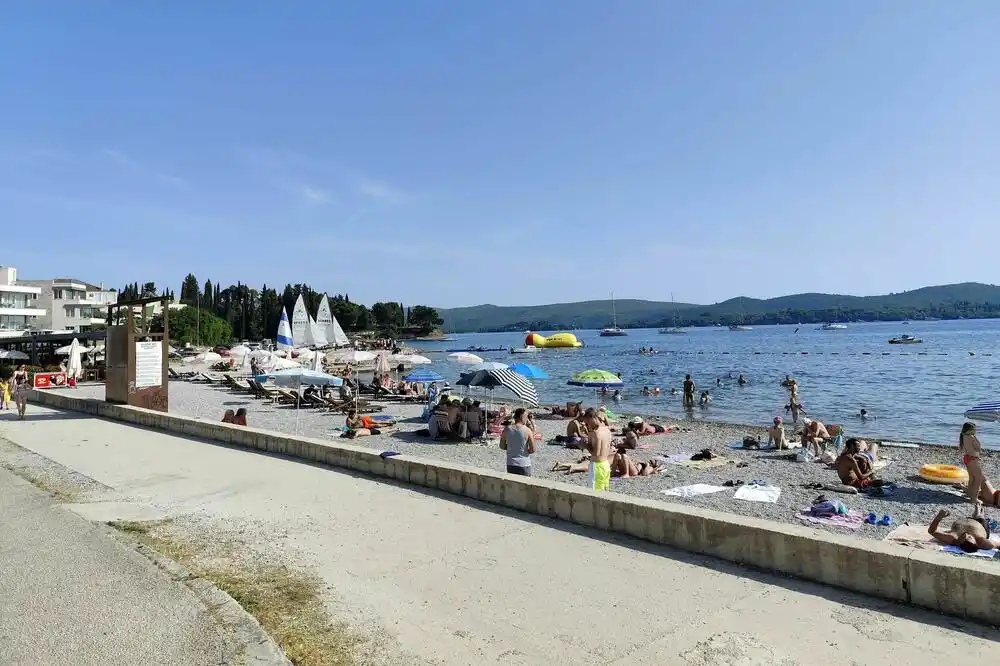 Na Tivatskoj rivijeri trenutno 9.343 zvanično prijavljenih turista