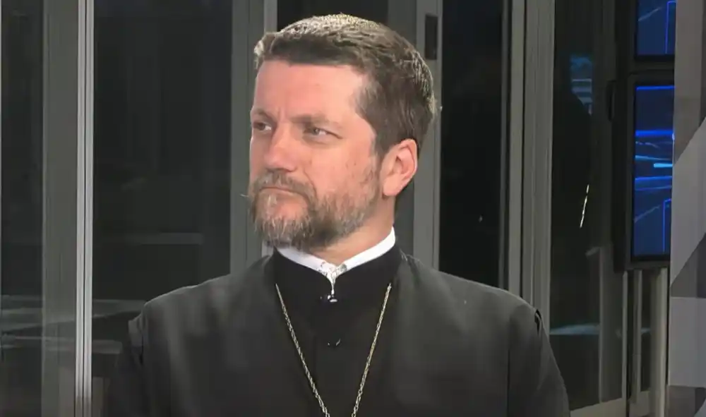 Perović: U DPS „teologiji“ Crna Gora ne postoji ni u kakvoj varijanti, uličnim štosom o „Crkvi Srbije“ uskaču sebi u usta