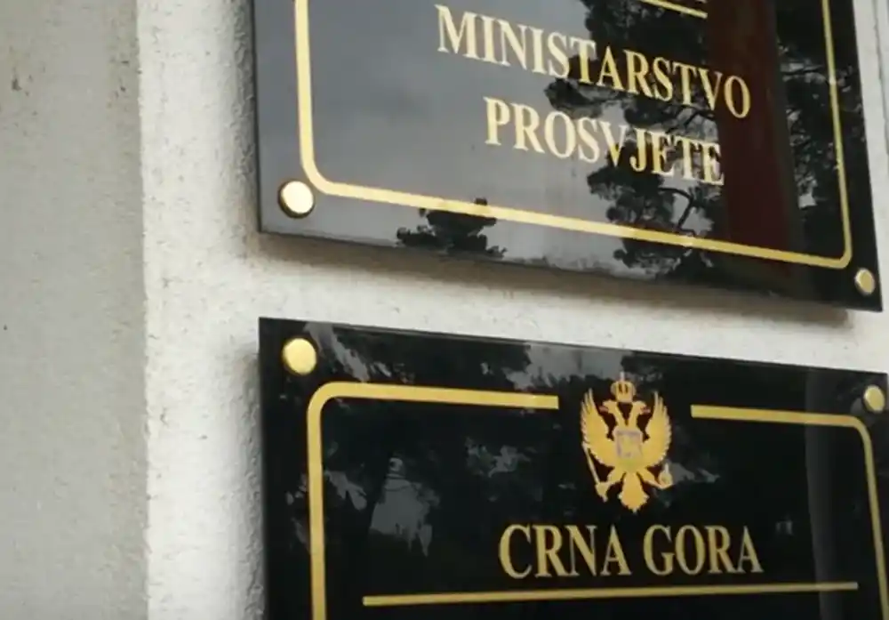 Prosvjetari predlažu štrajk zbog smanjenja plata: Ako nas ne bude 10.000 ispred Vlade, ne bilo nas!