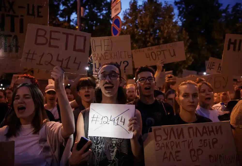 Protest u Ukrajini zbog spornog antikorupcijskog zakona: „Moj otac nije umro za ovo“