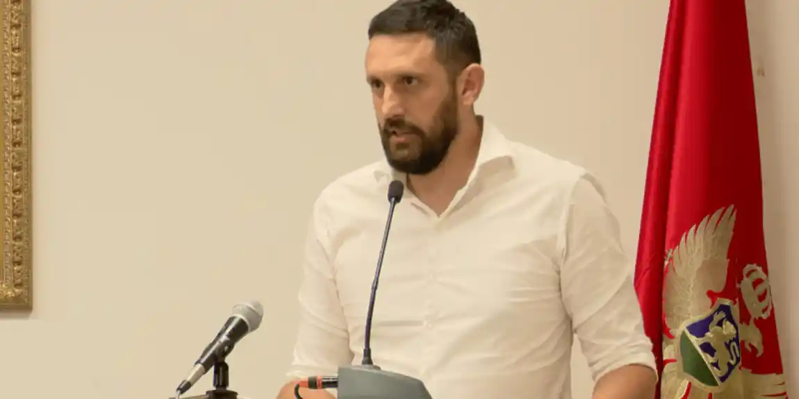 Šćepanović: PES-ove uzdanice u Danilovgradu pokazuju svoje pravo lice, fašizam 21. vijeka se širi uz osmijehe, odijela i kravate