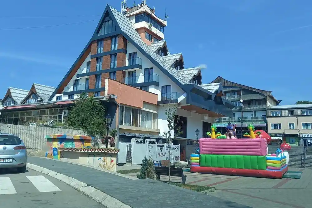 Sekretarka za sport u Pljevljima pare dijelila klubu u kojem joj je muž trener