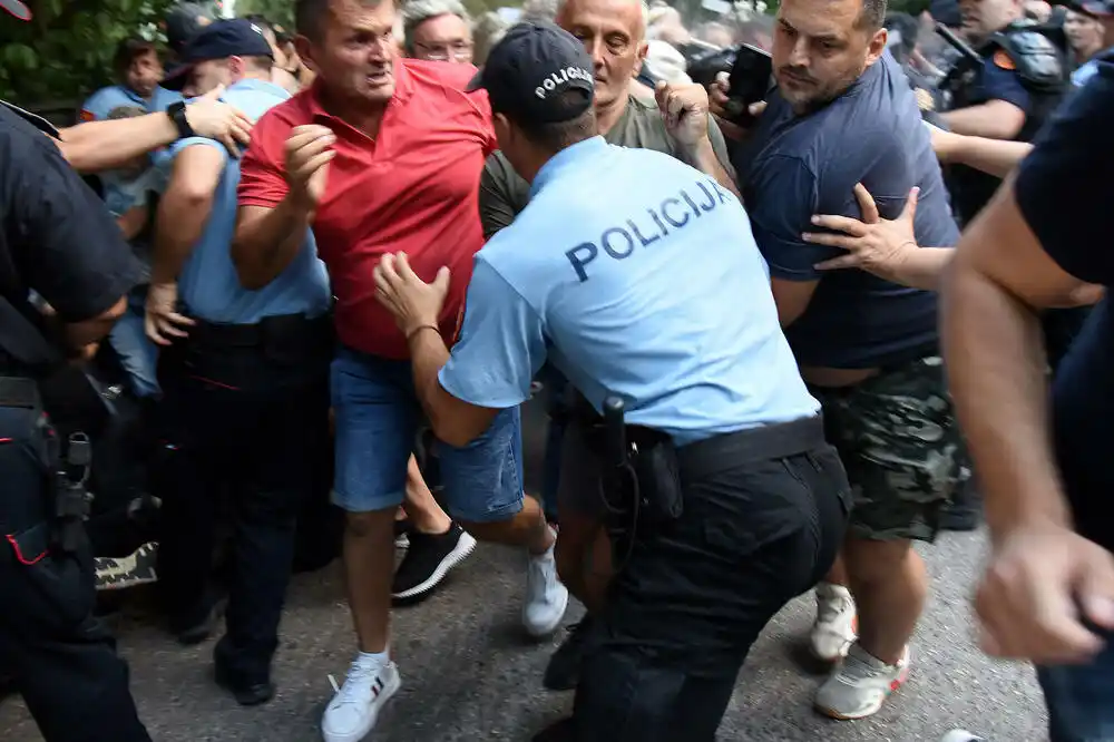 Sindikat Uprave policije: Organizatore nezakonitog okupljanja i vinovnike napada na policajce najoštrije kazniti