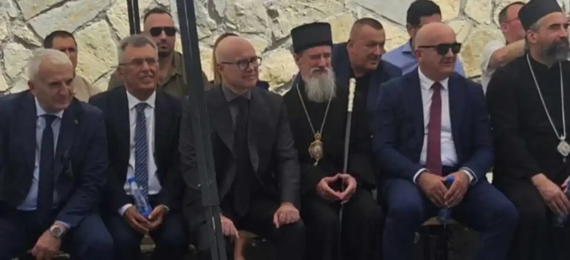 SNP: Jokoviću i Rađenoviću priznanje za posvećenost crkvi
