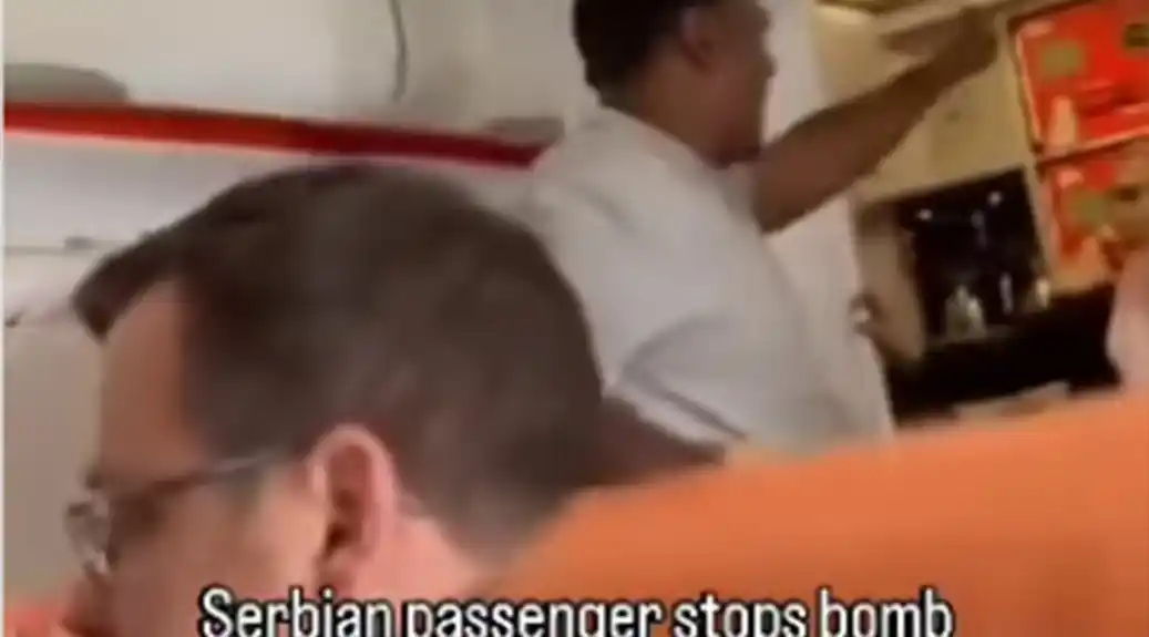 Srpski državljanin savladao putnika u avionu: Urlao da ima bombu i “Alahu akbar”