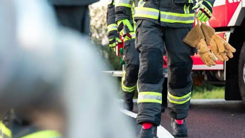 Tokom GAŠENJA POŽARA na Grahovu POVRIJEĐEN vatrogasac